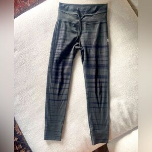Vuori Daily Leggings, size S